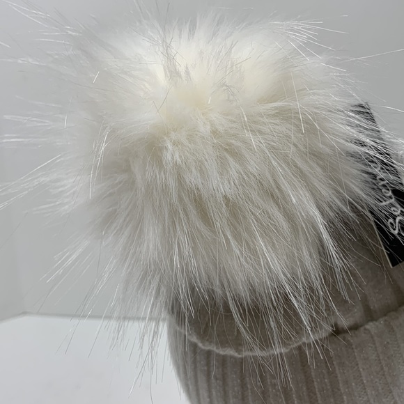 White silver metallic winter cap NEW - Picture 7 of 11